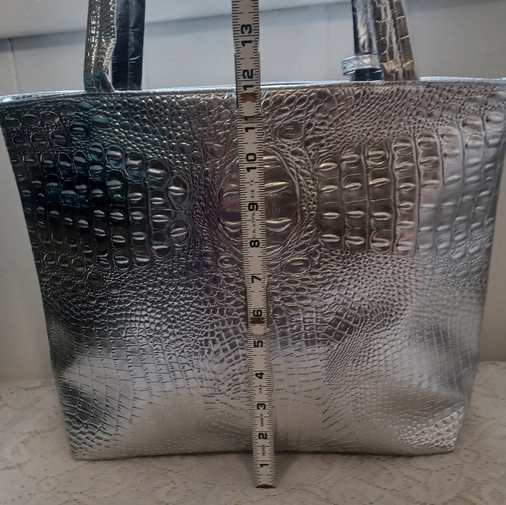 Silver Croc Tote - Picture 5 of 9